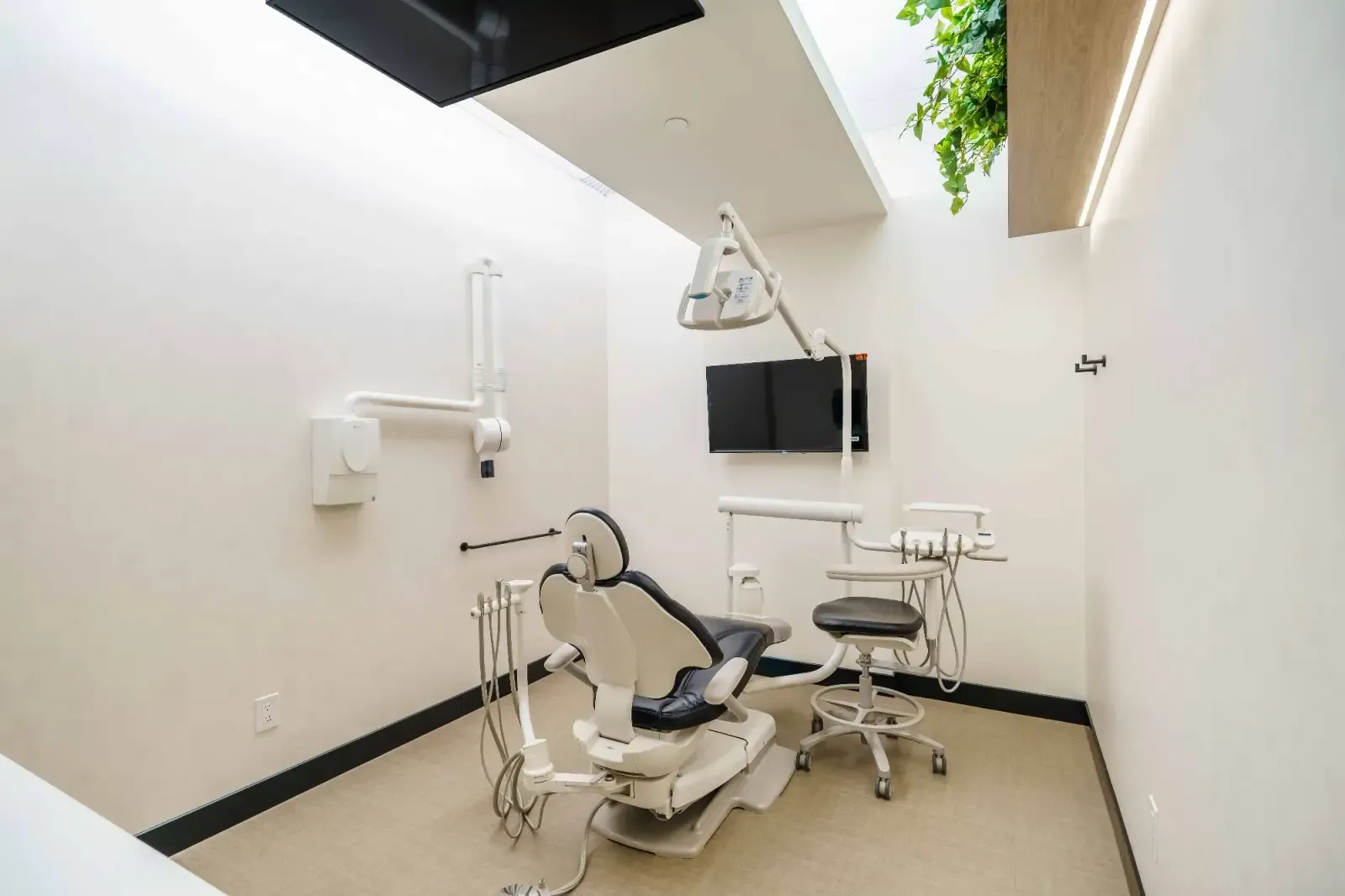 A modern treatment room at Creekside Dental Langley